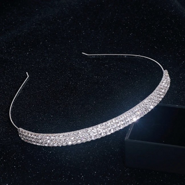 Diadema coronita cu trei randuri de zirconii Diadema coronita cu trei randuri de zirconii