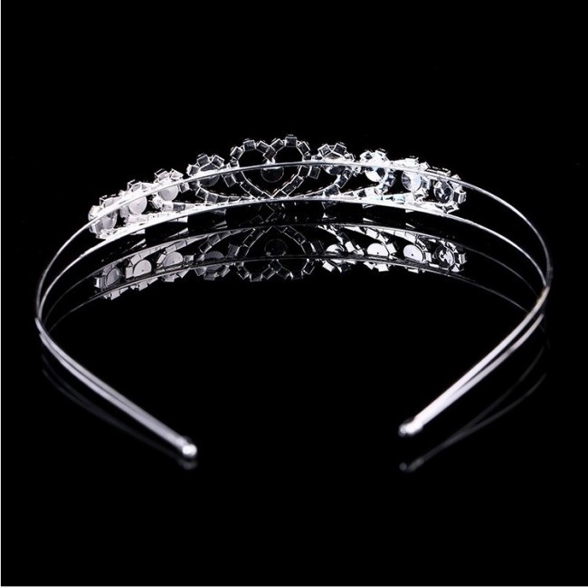 Diadema coronita cu inimi de zirconiu si perlute Diadema coronita cu inimi de zirconiu si perlute