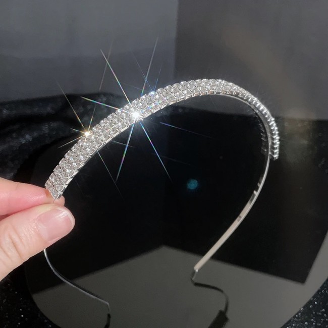 Diadema coronita cu trei randuri de zirconii Diadema coronita cu trei randuri de zirconii