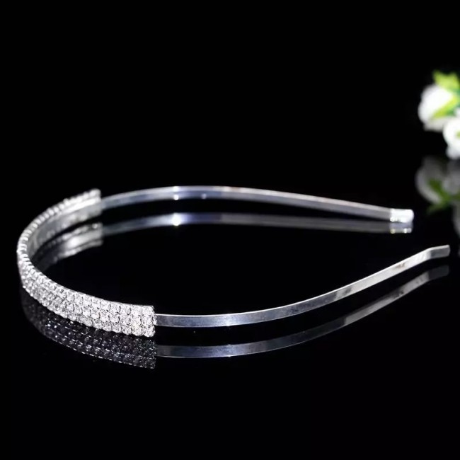 Diadema coronita cu trei randuri de zirconii Diadema coronita cu trei randuri de zirconii