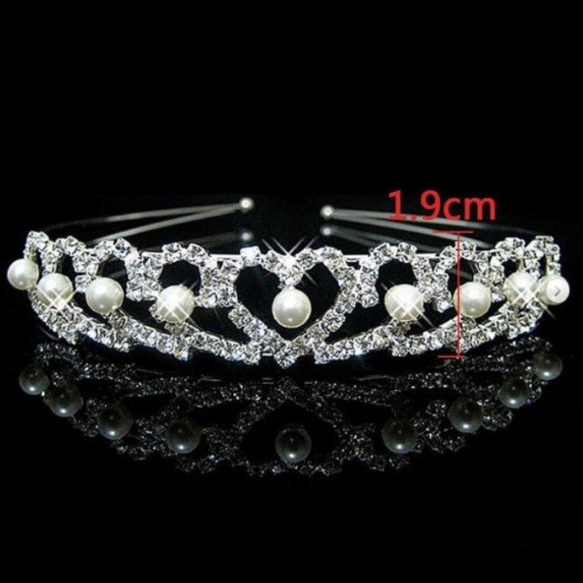Diadema coronita cu inimi de zirconiu si perlute Diadema coronita cu inimi de zirconiu si perlute