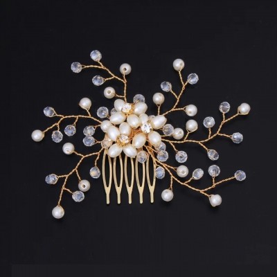 Accesoriu par agrafa tip pieptene Demoiselle cu perle, cristale si margele Accesoriu par agrafa tip pieptene Demoiselle cu perle, cristale si margele