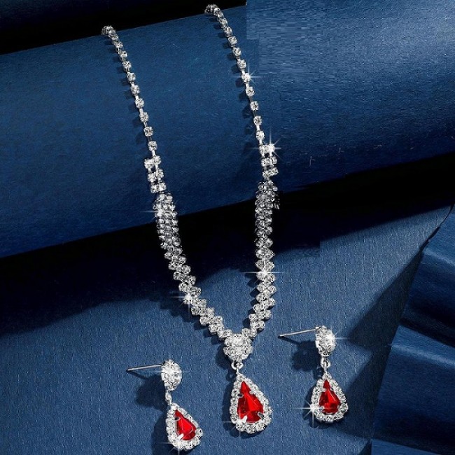 Set bijuterii colier si cercei Josephine cu cristale rosii rubin