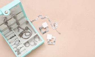 Cum sa-ti creezi o colectie capsula de bijuterii – calitate, nu cantitate