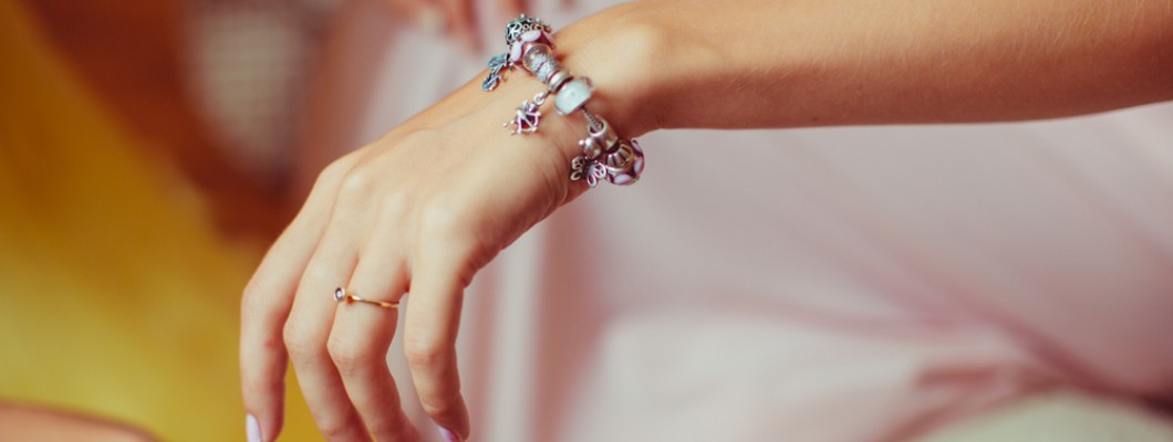 Idei de seturi cu bratari talisman pentru cupluri sau prietene: simboluri care va leaga