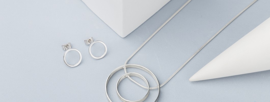 Bijuterii de argint vs. otel inoxidabil – care sunt diferentele?