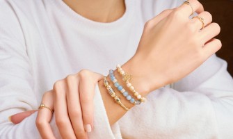 Cum transformi o bratara reglabila simpla intr-o piesa statement cu talismane potrivite