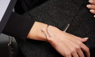 Cum porti o bratara fixa tip bangle la birou sau la evenimente: 10 idei de styling elegant
