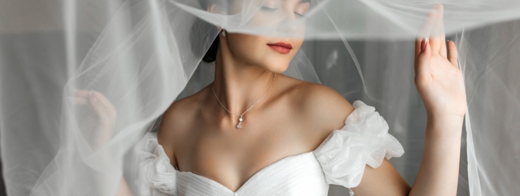 Cum sa eviti „agatarea” voalului in bijuterii: sfaturi de siguranta pentru ziua cea mare