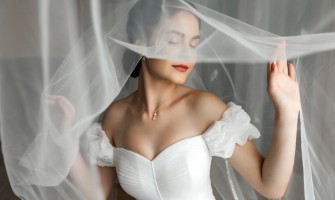 Cum sa eviti „agatarea” voalului in bijuterii: sfaturi de siguranta pentru ziua cea mare