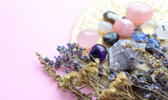 Top 10 pietre care alunga energiile negative si aduc protectie