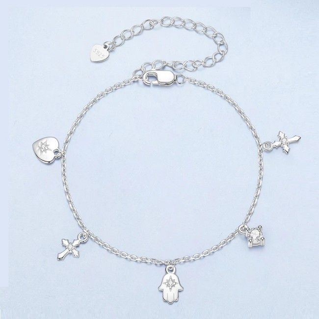 Bratara argint cu talismane cruce inima si hamsa Bratara argint cu talismane cruce inima si hamsa