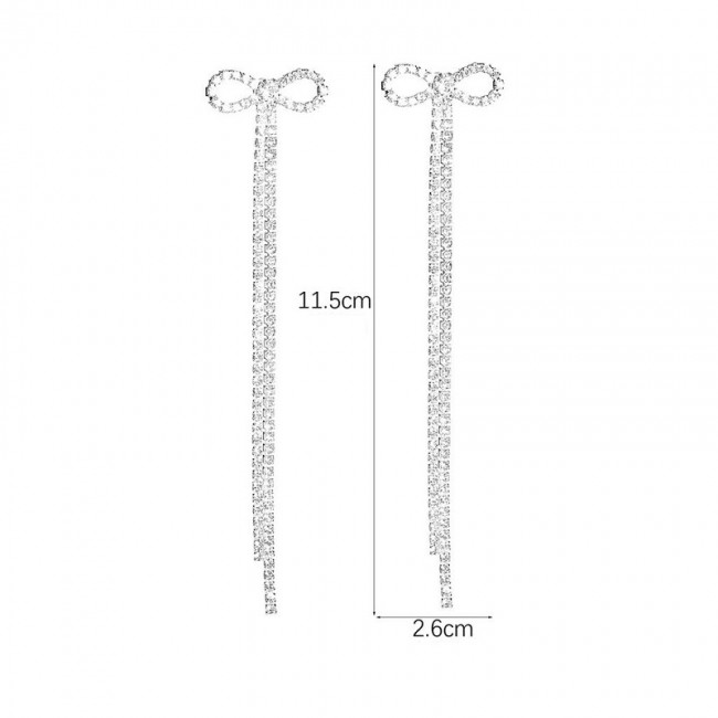 Cercei eleganti lungi cu cristale model fundita Cercei eleganti lungi cu cristale model fundita