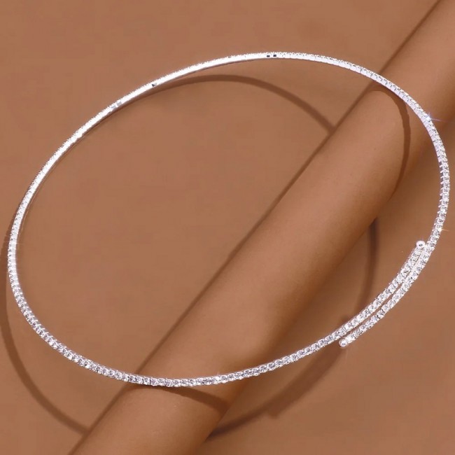 Colier choker cu un rand de cristale Colier choker cu un rand de cristale