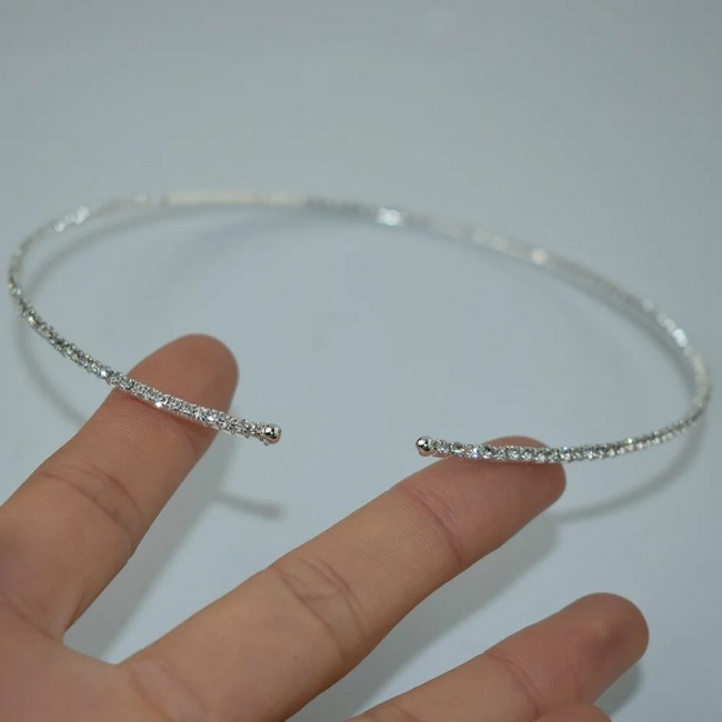 Colier choker cu un rand de cristale Colier choker cu un rand de cristale