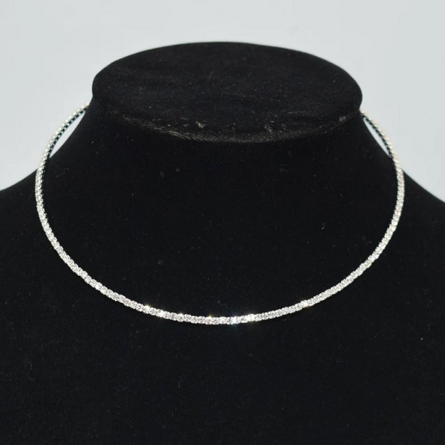 Colier choker cu un rand de cristale Colier choker cu un rand de cristale