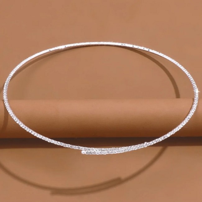 Colier choker cu un rand de cristale Colier choker cu un rand de cristale
