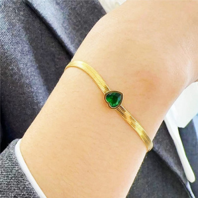 Bratara inox aurie ajustabila cu charm inima cu cristal verde smarald