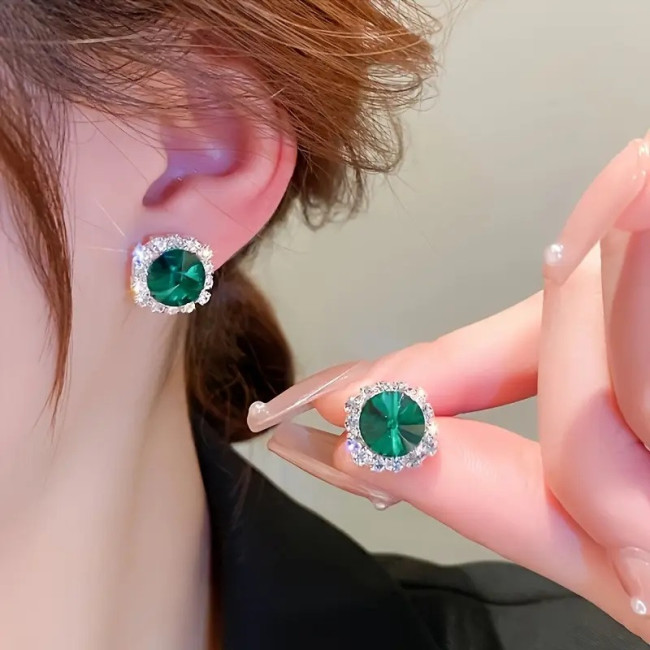 Set colier la baza gatului si cercei cu cristale verde smarald Elegance