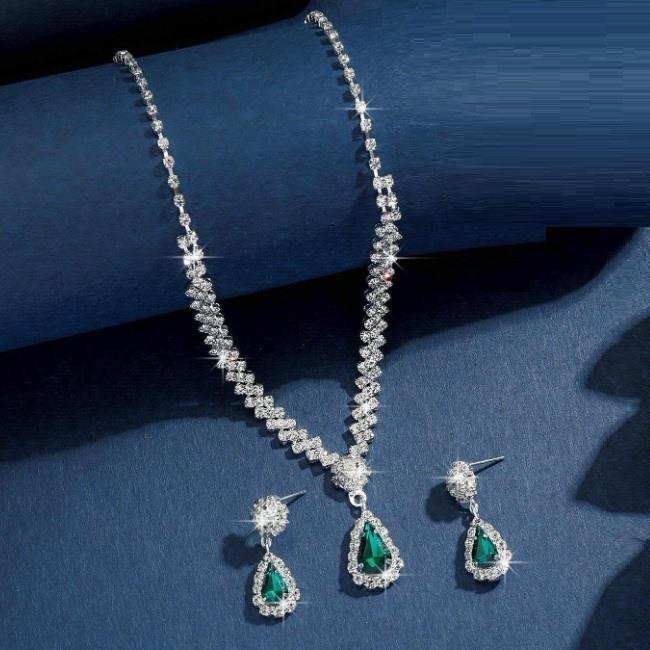 Set bijuterii colier si cercei Josephine cu cristale verde smarald