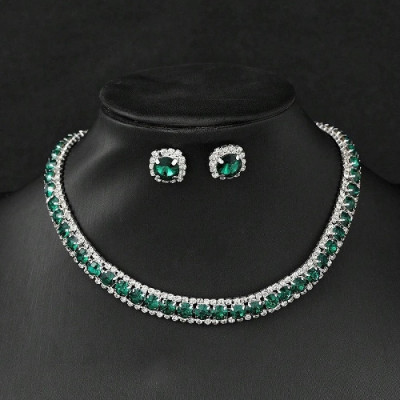 Set colier la baza gatului si cercei cu cristale verde smarald Elegance