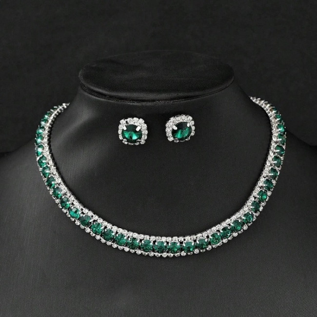 Set colier la baza gatului si cercei cu cristale verde smarald Elegance