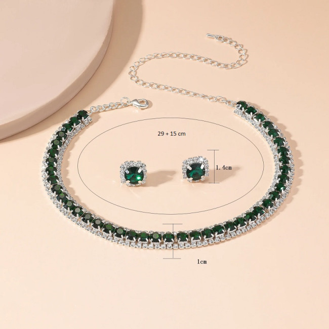 Set colier la baza gatului si cercei cu cristale verde smarald Elegance