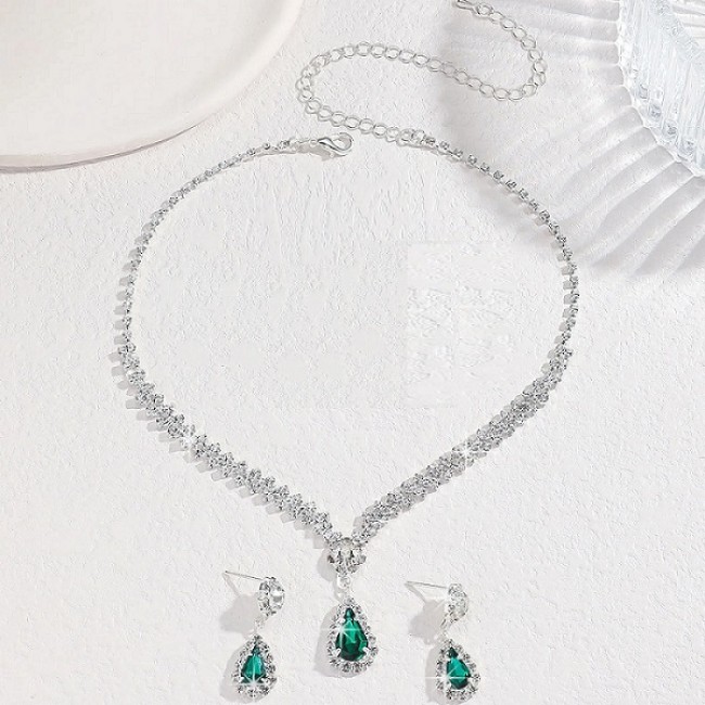 Set bijuterii colier si cercei Josephine cu cristale verde smarald Set bijuterii colier si cercei Josephine cu cristale verde smarald