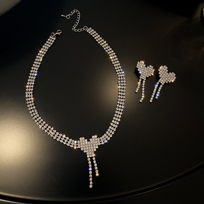 Set colier choker si cercei in forma de inima din cristale Set colier choker si cercei in forma de inima din cristale