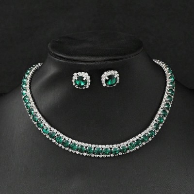 Set colier la baza gatului si cercei cu cristale verde smarald Elegance Set colier la baza gatului si cercei cu cristale verde smarald Elegance