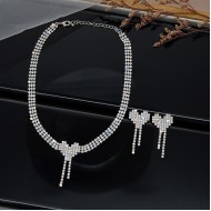 Set colier choker si cercei in forma de inima din cristale 