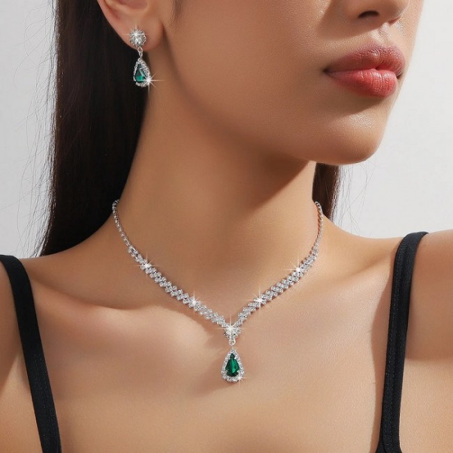 Set bijuterii colier si cercei Josephine cu cristale verde smarald Set bijuterii colier si cercei Josephine cu cristale verde smarald