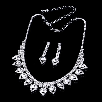 Set bijuterii colier la baza gatului si cercei cu cristale Regal Set bijuterii colier la baza gatului si cercei cu cristale Regal