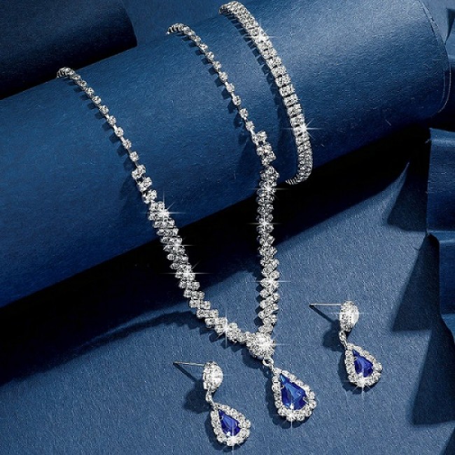 Set bijuterii colier si cercei Josephine cu cristale albastru safir Set bijuterii colier si cercei Josephine cu cristale albastru safir