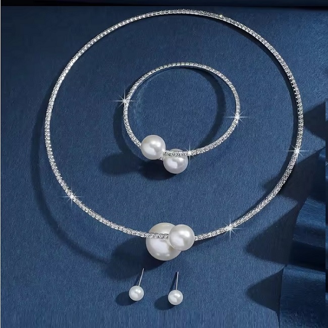 Set Chic Colier, Cercei si Bratara