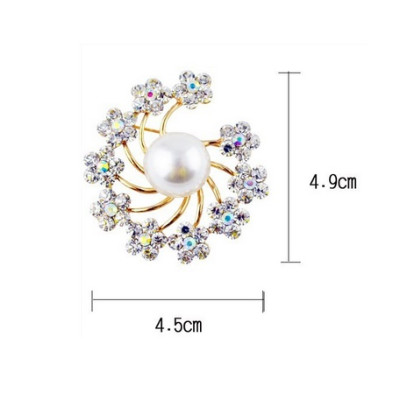 Brosa in forma de floare cu perla si cristale