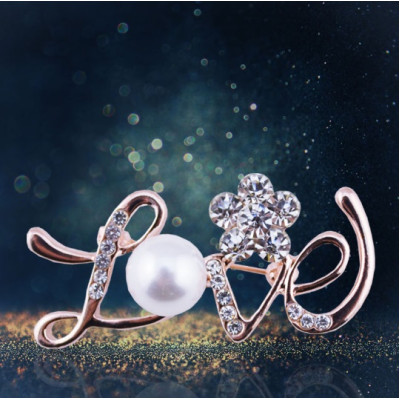 Brosa Pearl Crystal Love