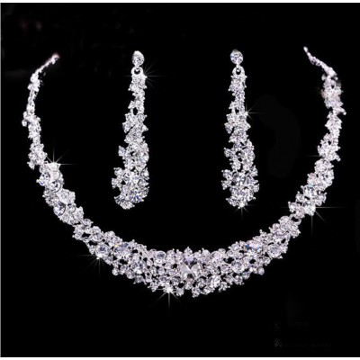 Set Bijuterii Colier si Cercei Elegant Diamond Set Bijuterii Colier si Cercei Elegant Diamond